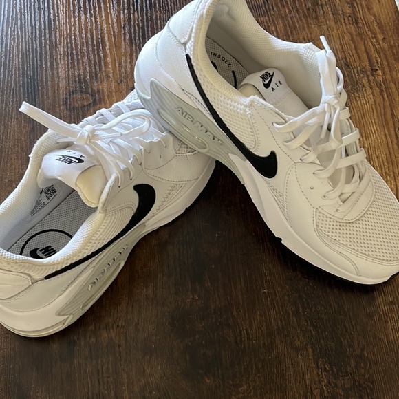 Nike Shoes - Women’s Nike Air Max